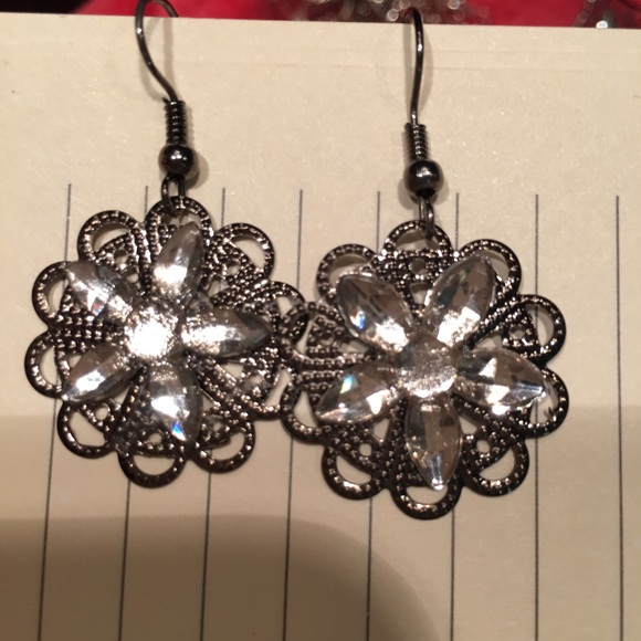 Black & crystal earrings NWT - Picture 3 of 5
